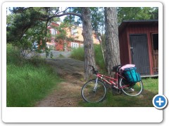 path to Fjärdlång youth hostel with bike